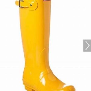 Hunter Women’s Original Tall Gloss Rain Boot in Yellow, size US 7
